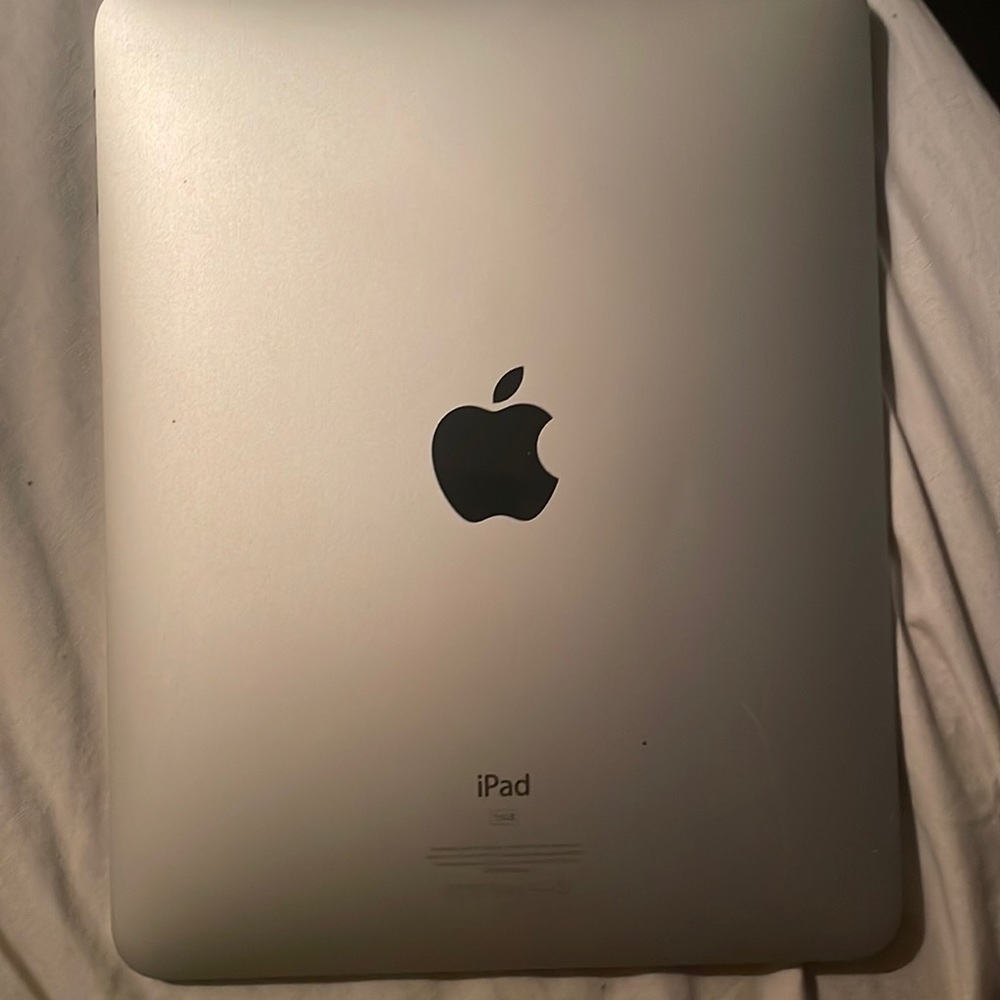 iPad 1 16GB with case